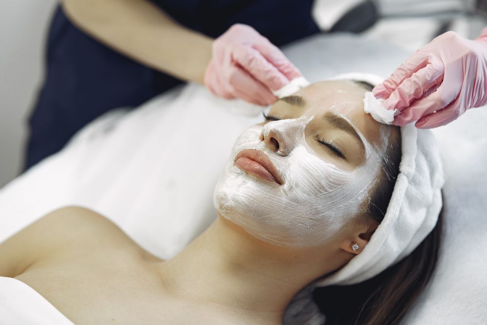 Hydrating & Nourishing facial treatment